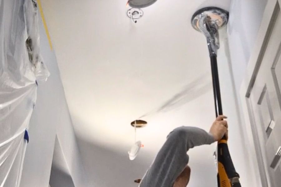 sanding-away-popcorn-ceiling-texture