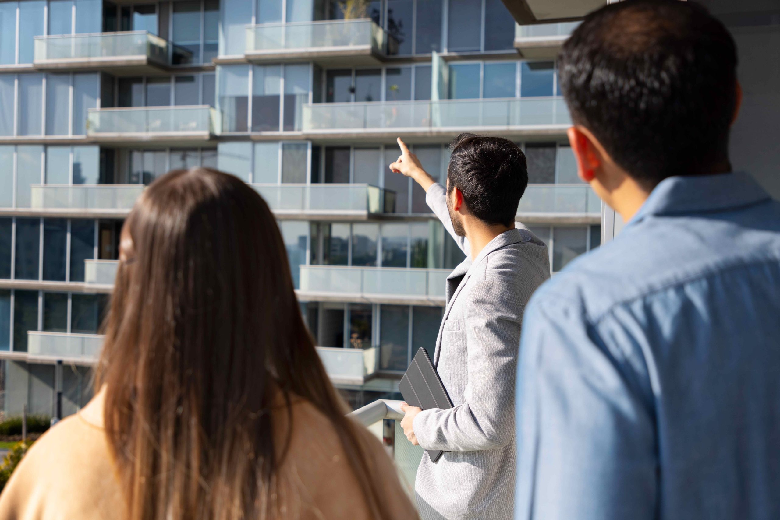 medium-shot-couple-talking-real-estate-agent-compressed