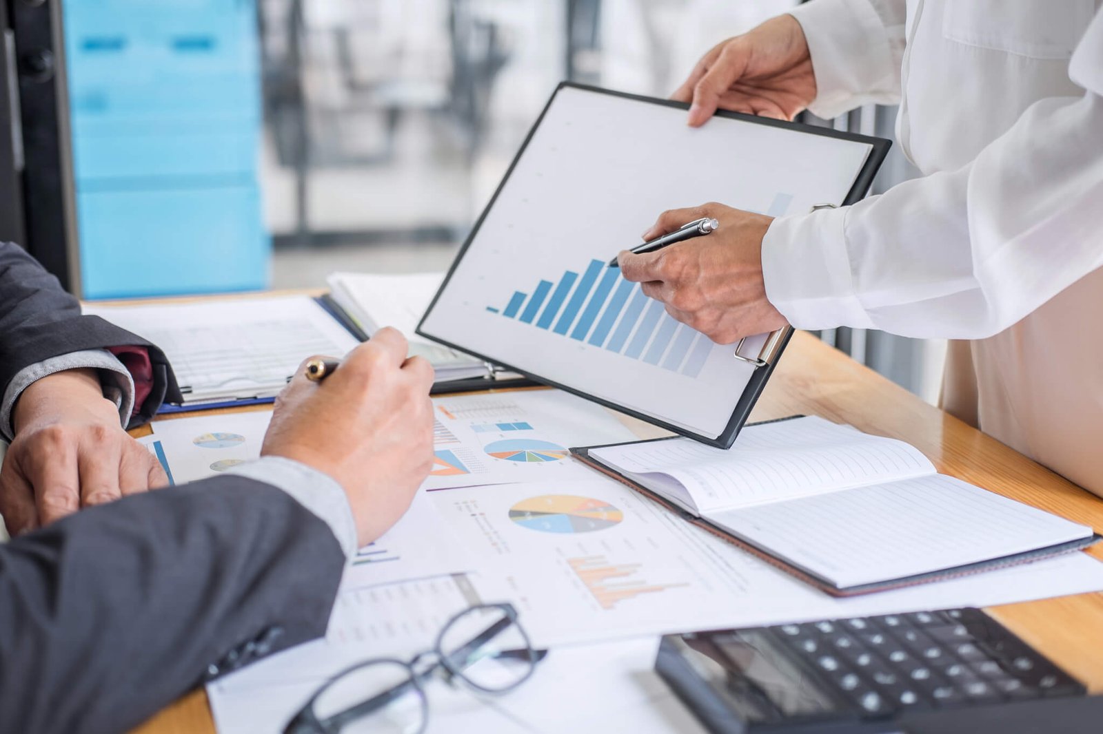 business-team-consultant-working-with-new-startup-growth-project-plan-and-discussion-analyzing-for