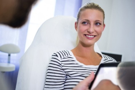 female-patient-smiling-while-looking-doctor (1) (1) (1) (1) (1) (1) (1)