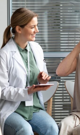 u7613-middle-aged-woman-with-skin-cancer-talking-with-her-doctor_23-2148988521-340x570-1